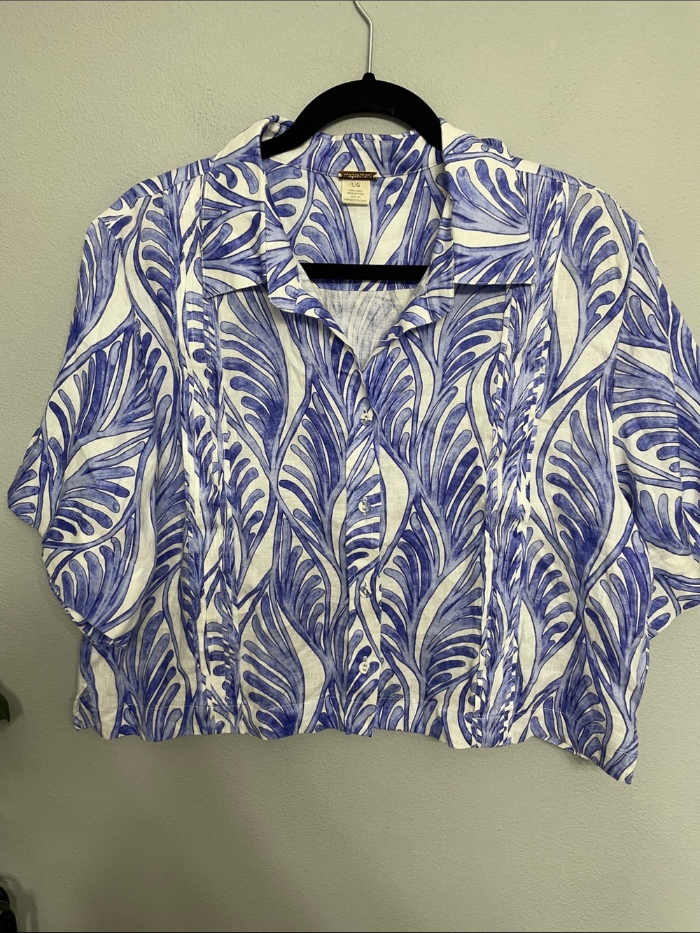 NWOT Magaschoni Blue and White Linen Leaf-Print ButtonFront Top
